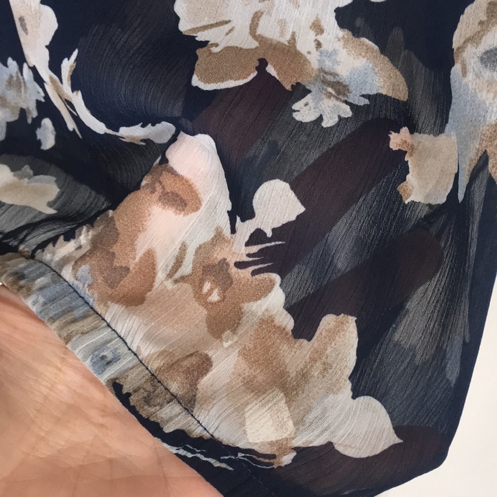 EUC Sheer V neck blouse with decorative tie at front - Picture 5 of 7